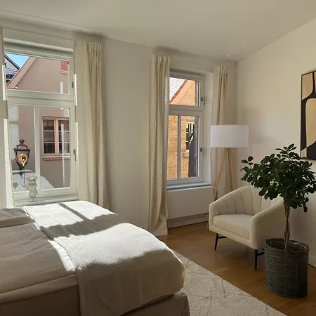 Apartment Megaschoen! Gassenviertel! 3 Schlafzimmer! Balkon! Zusaetzliches Gaeste-wc! *